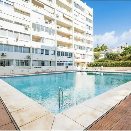 Centro Con Piscina מארבלה